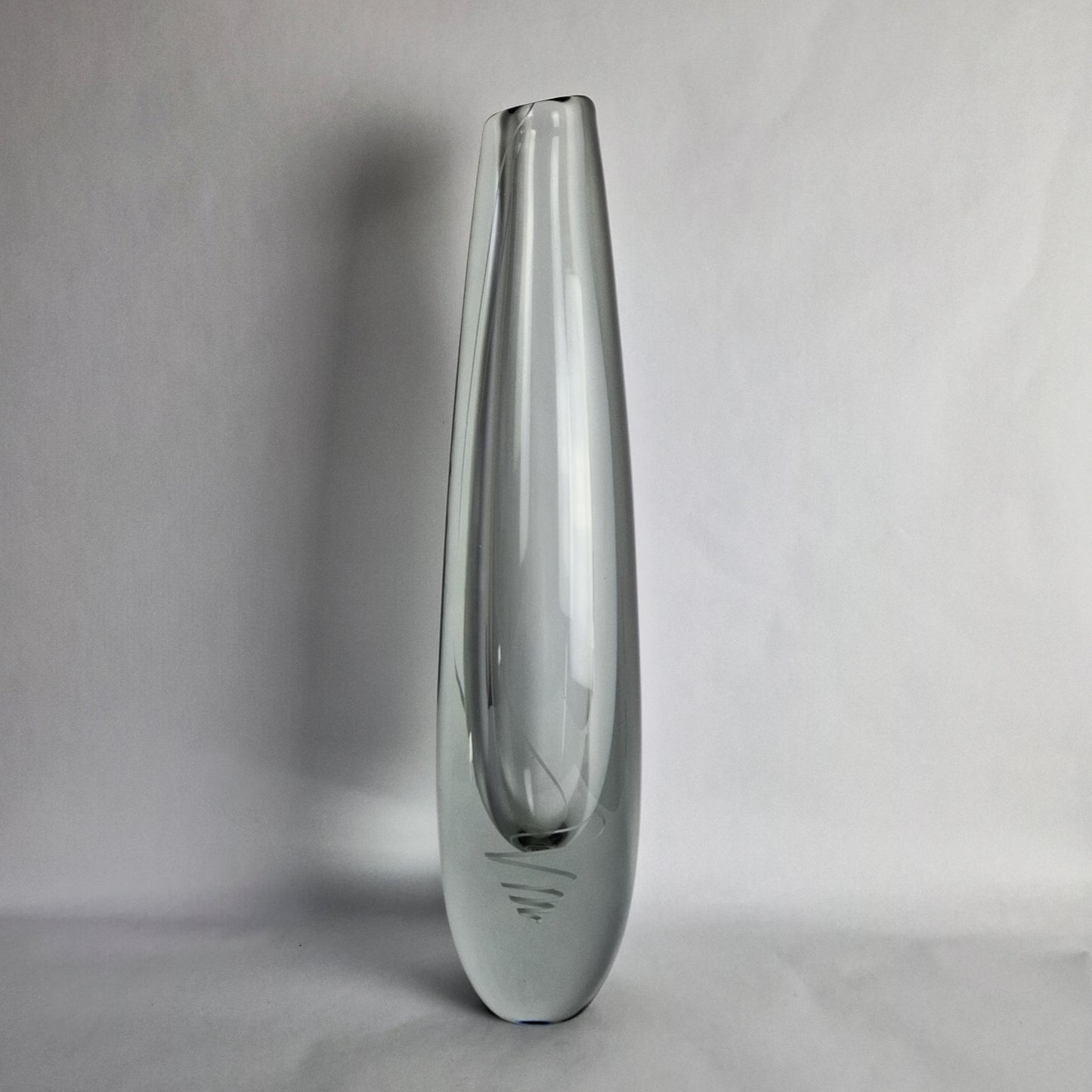 „Serpentiini“ oder Streamer-Vase von Gunnel Nyman für Nuutajarvi Notsjo, Finnland. 1954.