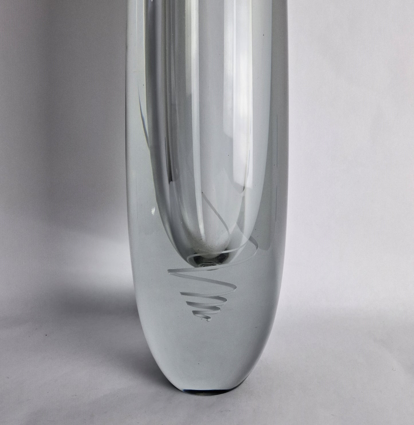 „Serpentiini“ oder Streamer-Vase von Gunnel Nyman für Nuutajarvi Notsjo, Finnland. 1954.