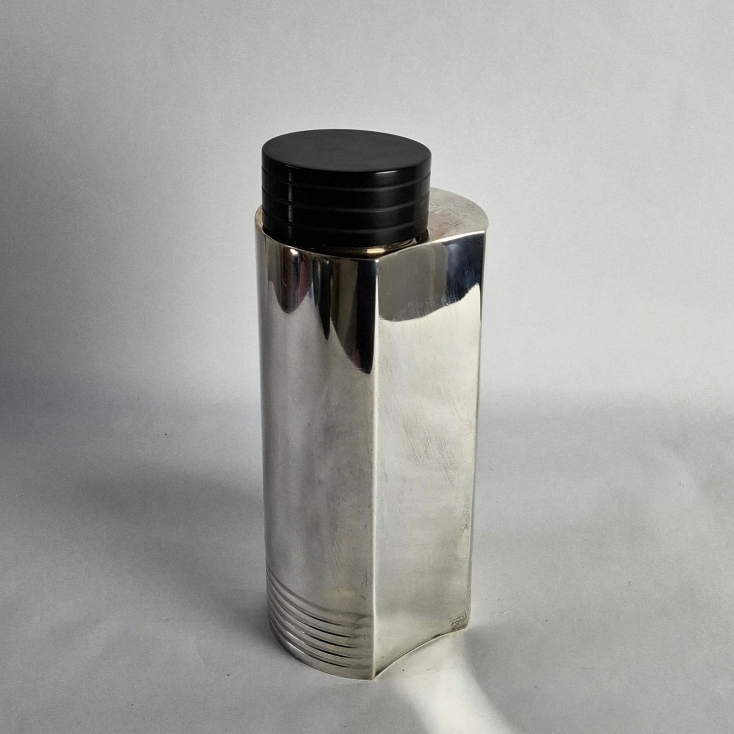 Cocktail shaker by Folke Arstrom for Guldsmedsaktiebolaget, Sweden. 1930s.