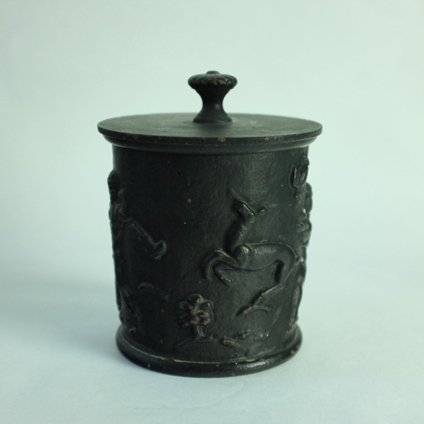 Swedish Grace cast iron pot by Carl Emberg for Nafveqvarns Bruk, Sweden. 1920s.