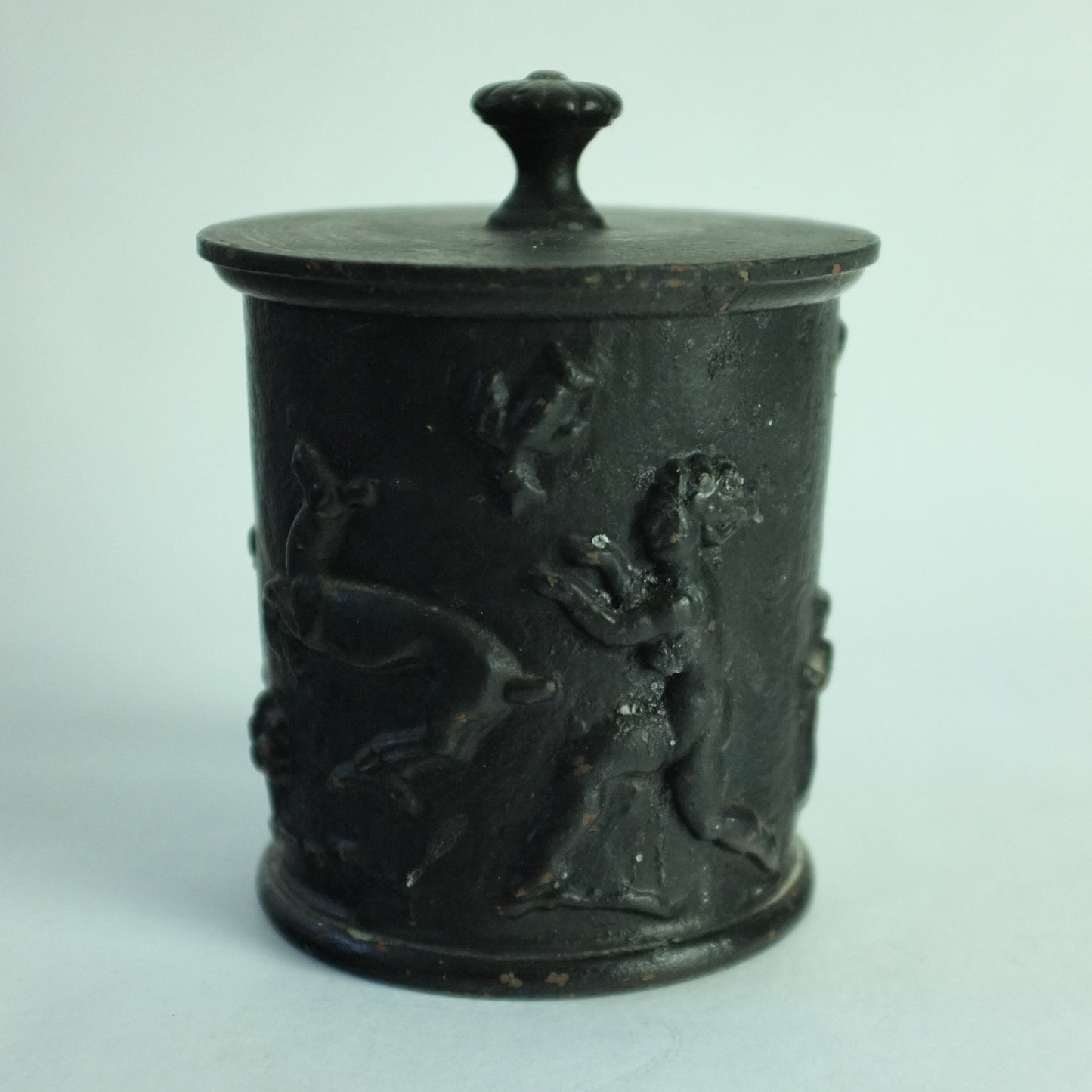 Swedish Grace cast iron pot by Carl Emberg for Nafveqvarns Bruk, Sweden. 1920s.