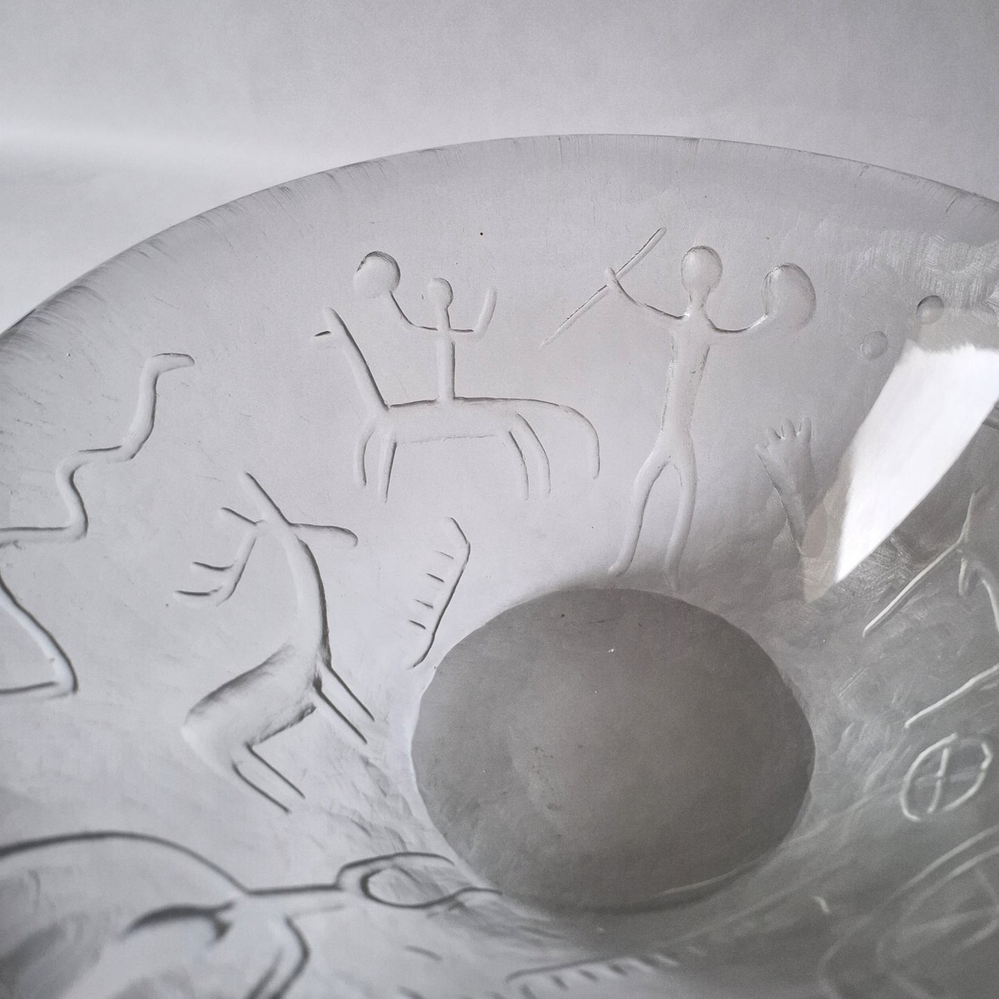Bowl with wheel carved decoration by Vicke Lindstrand for Kosta, Sweden. 1950s.