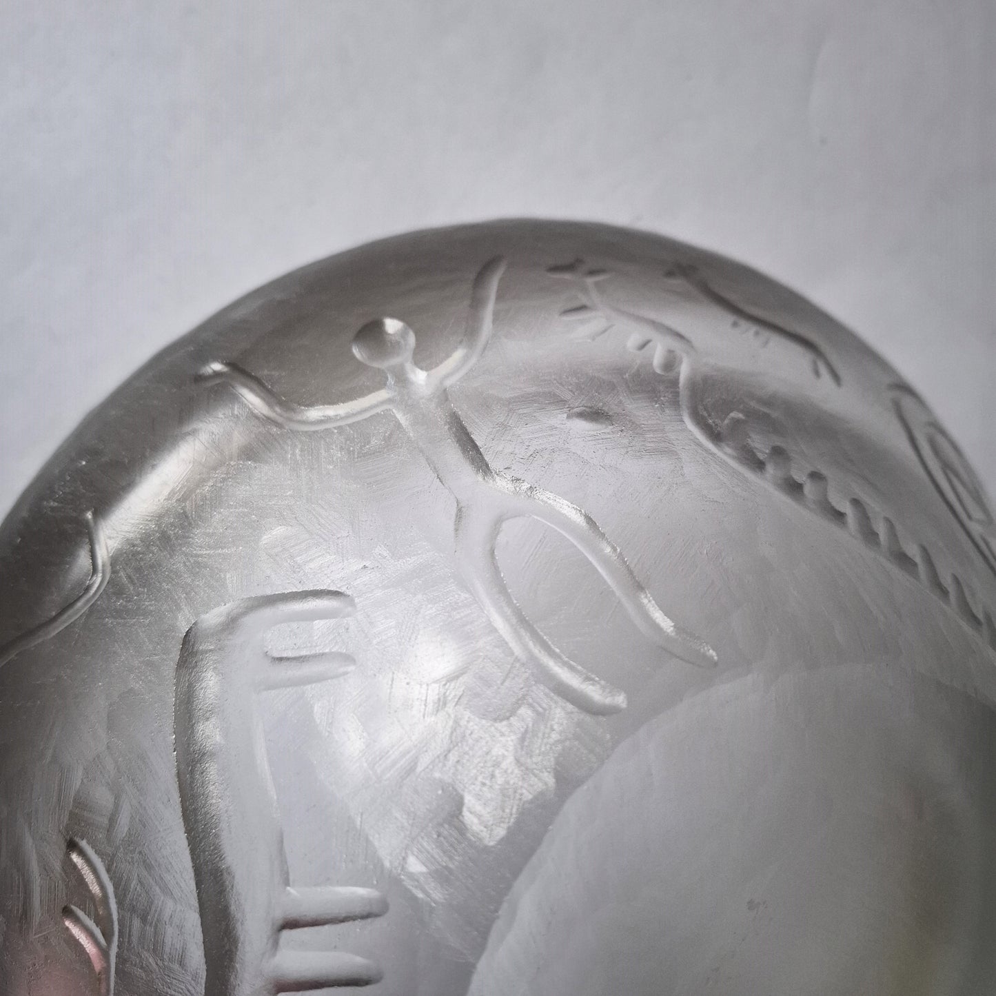 Bowl with wheel carved decoration by Vicke Lindstrand for Kosta, Sweden. 1950s.