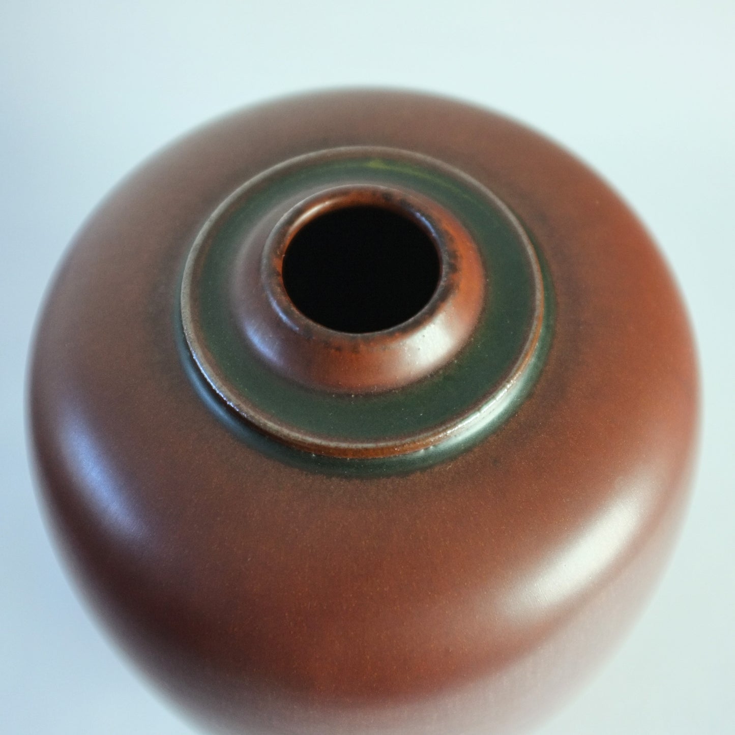 Stoneware vase by Erich and Ingrid Triller, Tobo, Sweden. 1930s.