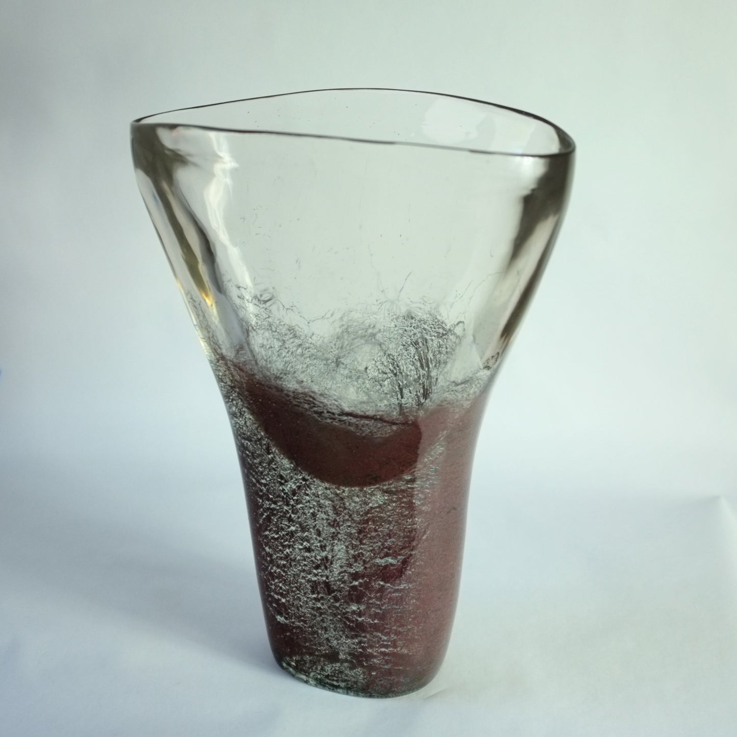 Rare vase from the "Grovigli" series by Toni Zuccheri for Venini, Murano, Italy. 1964.