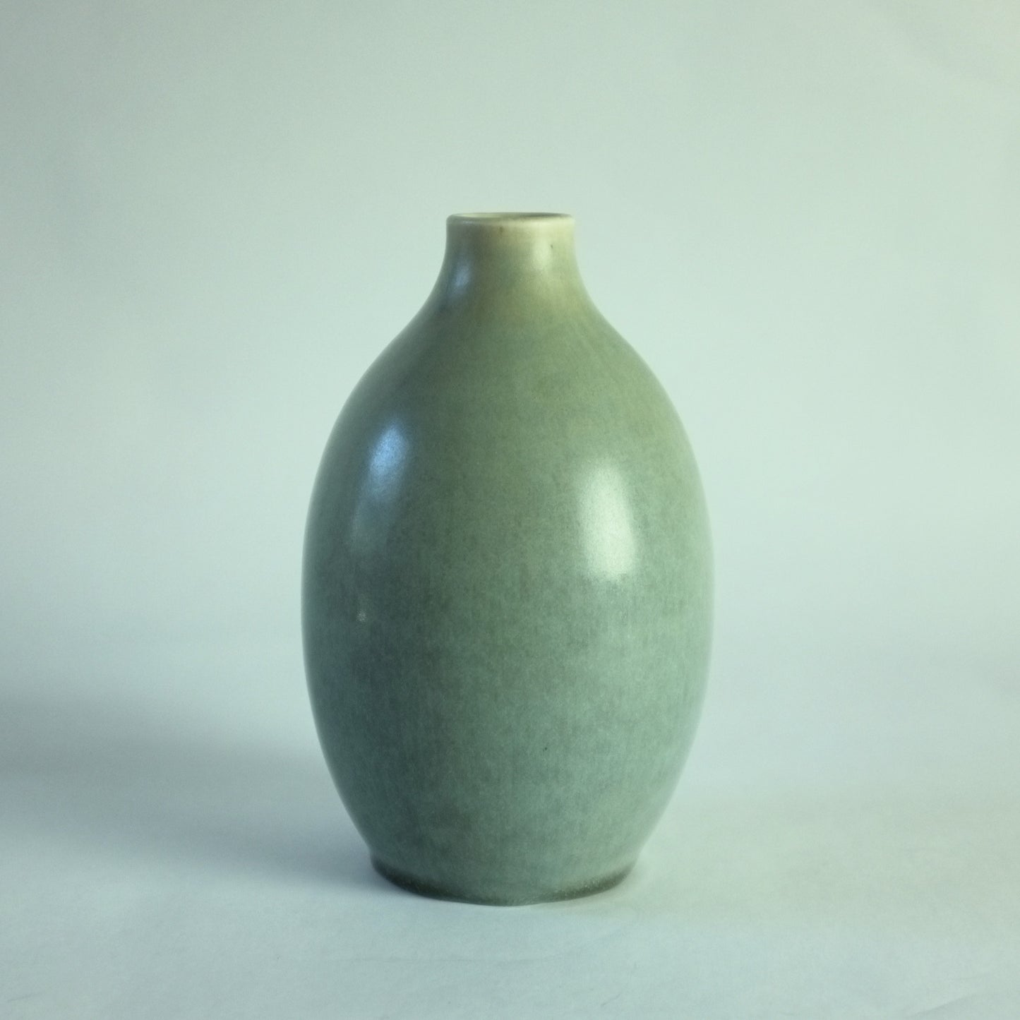 Stoneware vase by Erich and Ingrid Triller, Tobo, Sweden. 1950s.