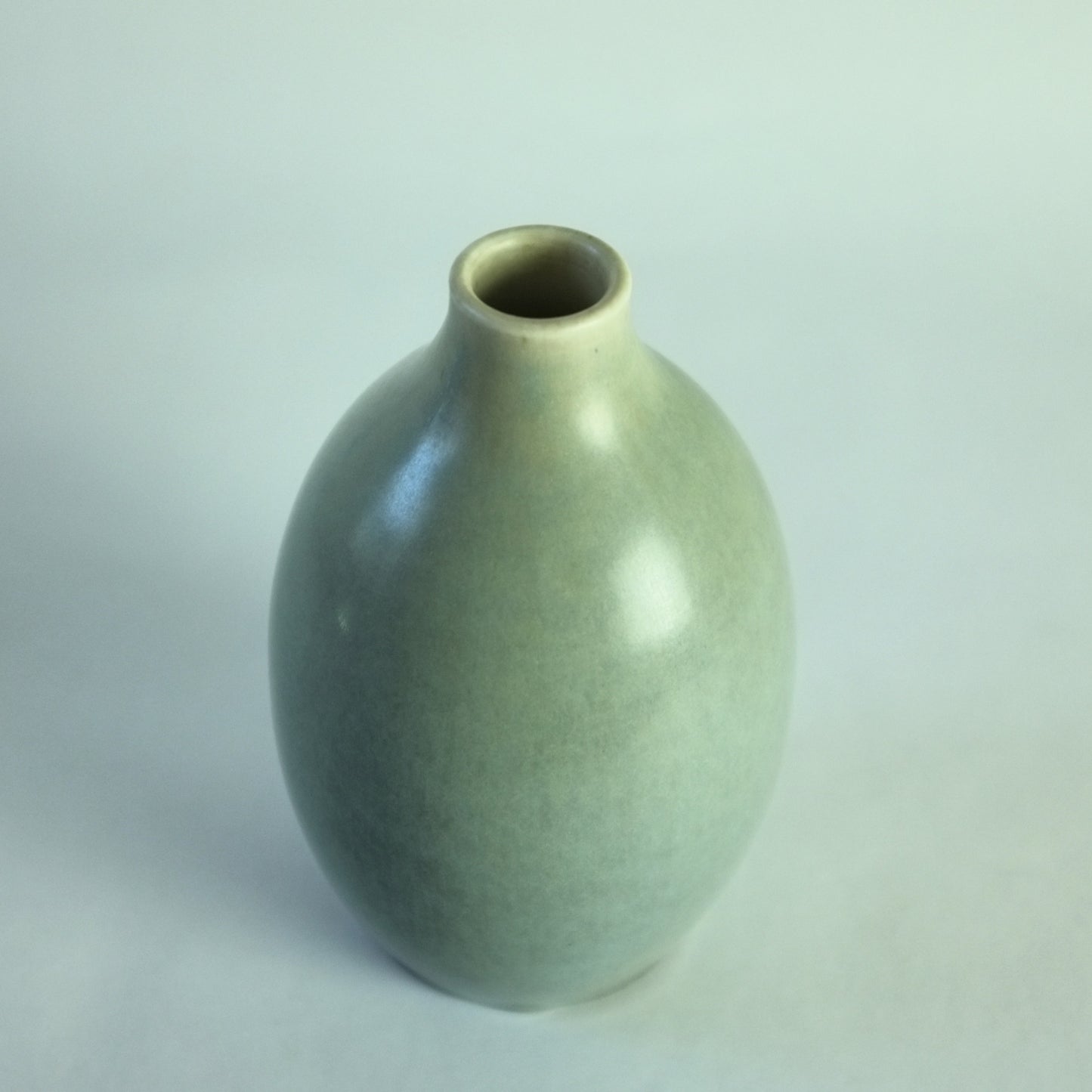 Stoneware vase by Erich and Ingrid Triller, Tobo, Sweden. 1950s.