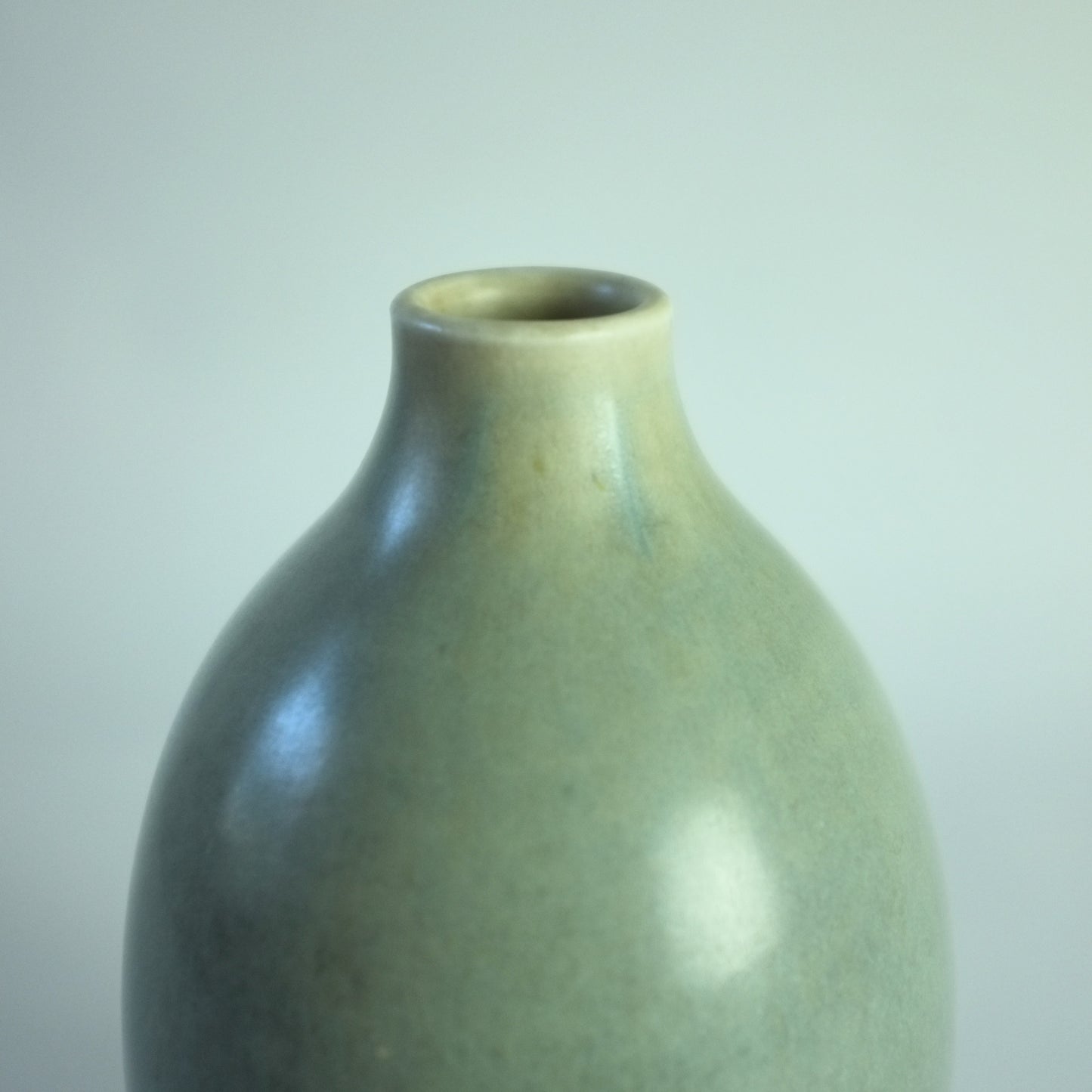 Stoneware vase by Erich and Ingrid Triller, Tobo, Sweden. 1950s.