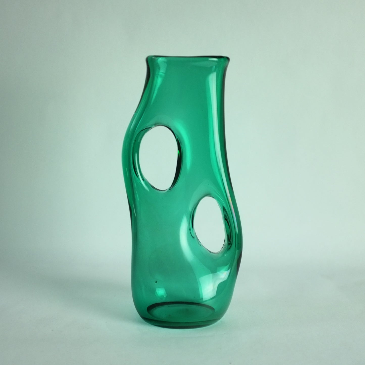 A green glass vase from the ansi volante range by giorgio ferro for Avem, murano.