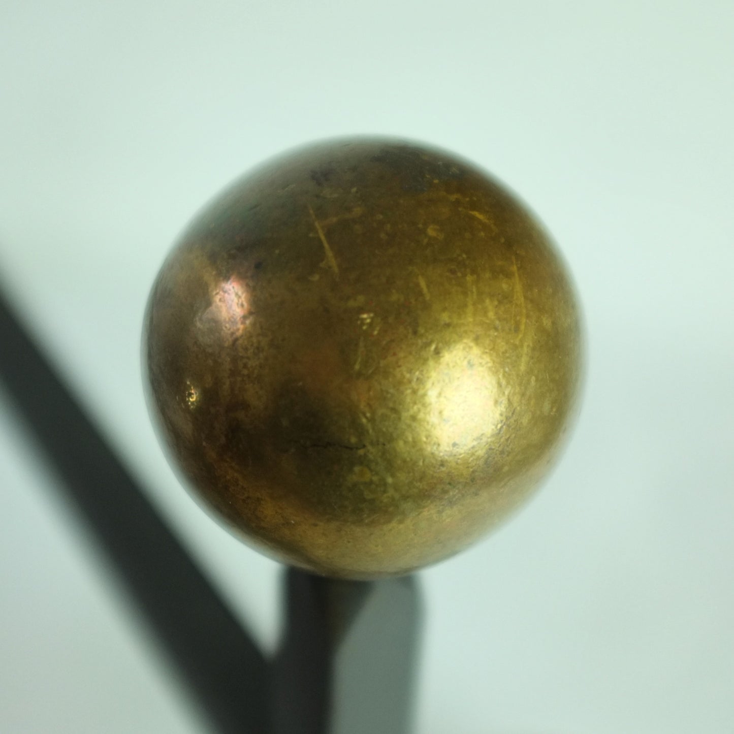 Modernist andirons in iron and brass. 1930s/40s.