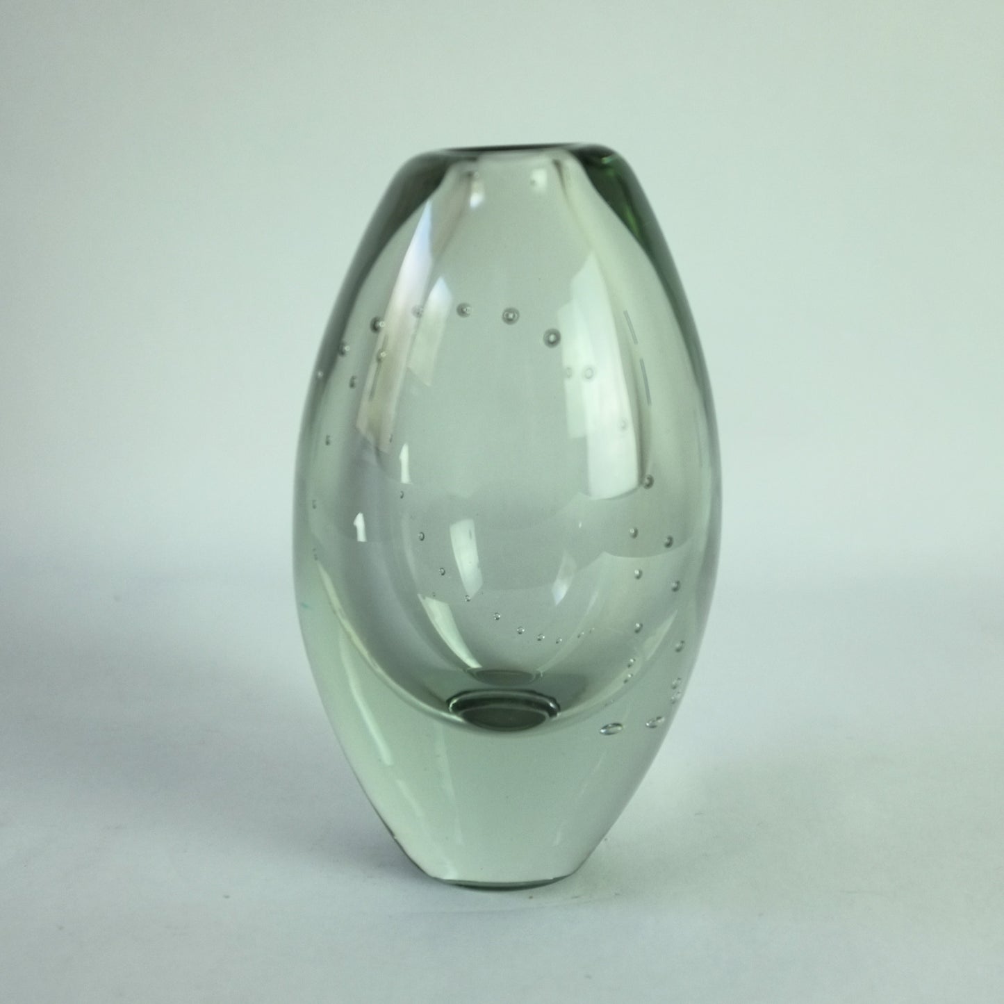 Vase „Parlbandet“ oder Perlenkette von Gunnel Nyman, Nuutajarvi Notsjo, Finnland. 1940er Jahre.