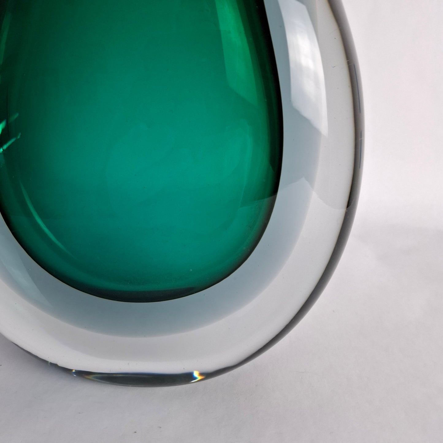Rare sommerso vase by Vicke Lindstrand for Kosta, Sweden. 1950s.