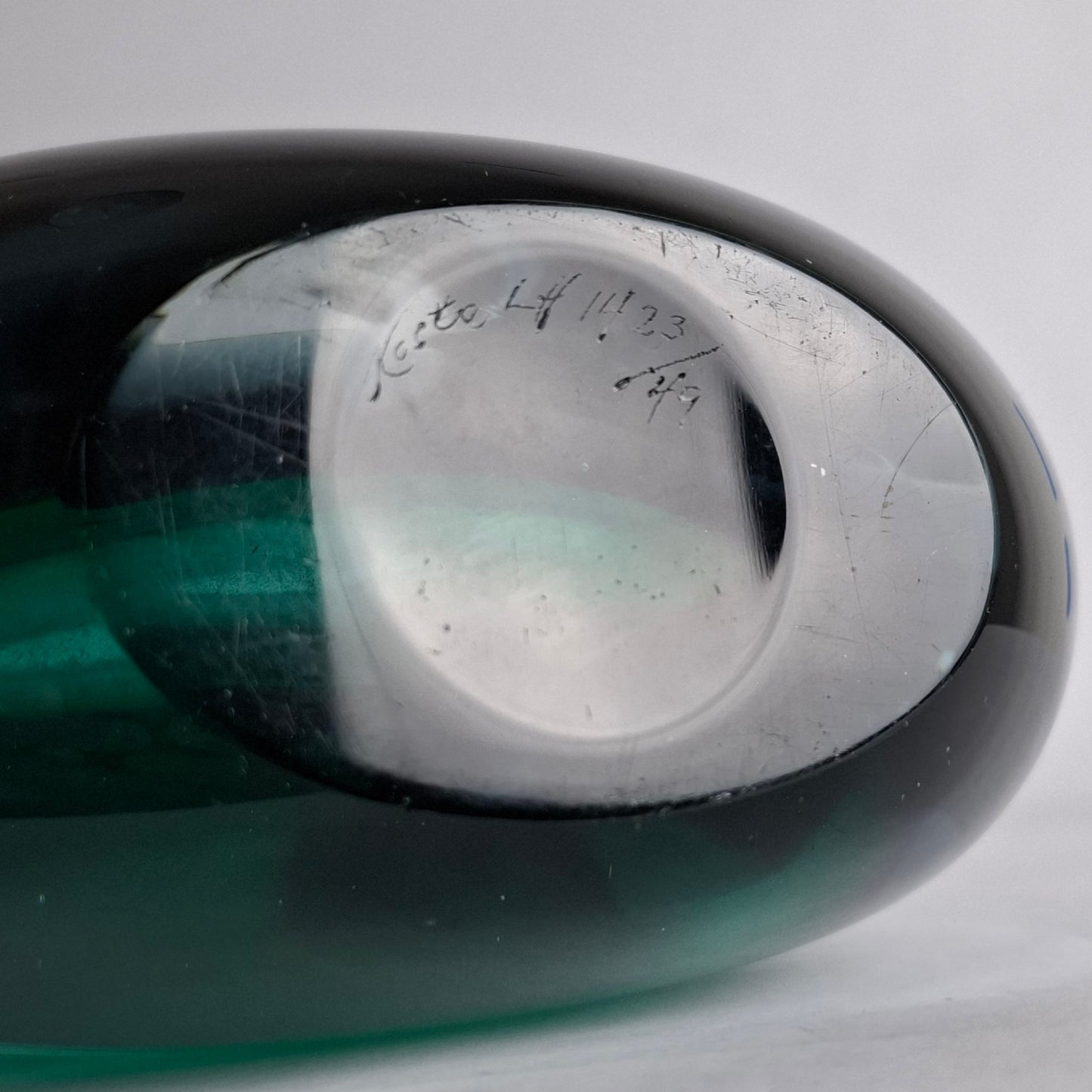 Rare sommerso vase by Vicke Lindstrand for Kosta, Sweden. 1950s.