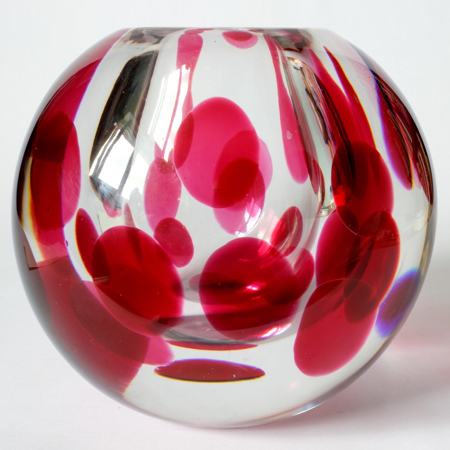 Unique vase by Vicke Lindstrand for Kosta, Sweden. 1950s.