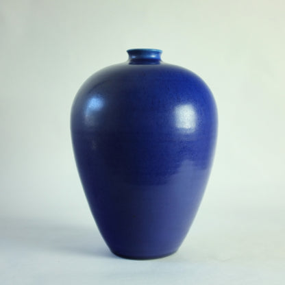 Stoneware vase by Erich and Ingrid Triller, Tobo, Sweden. 1950's.